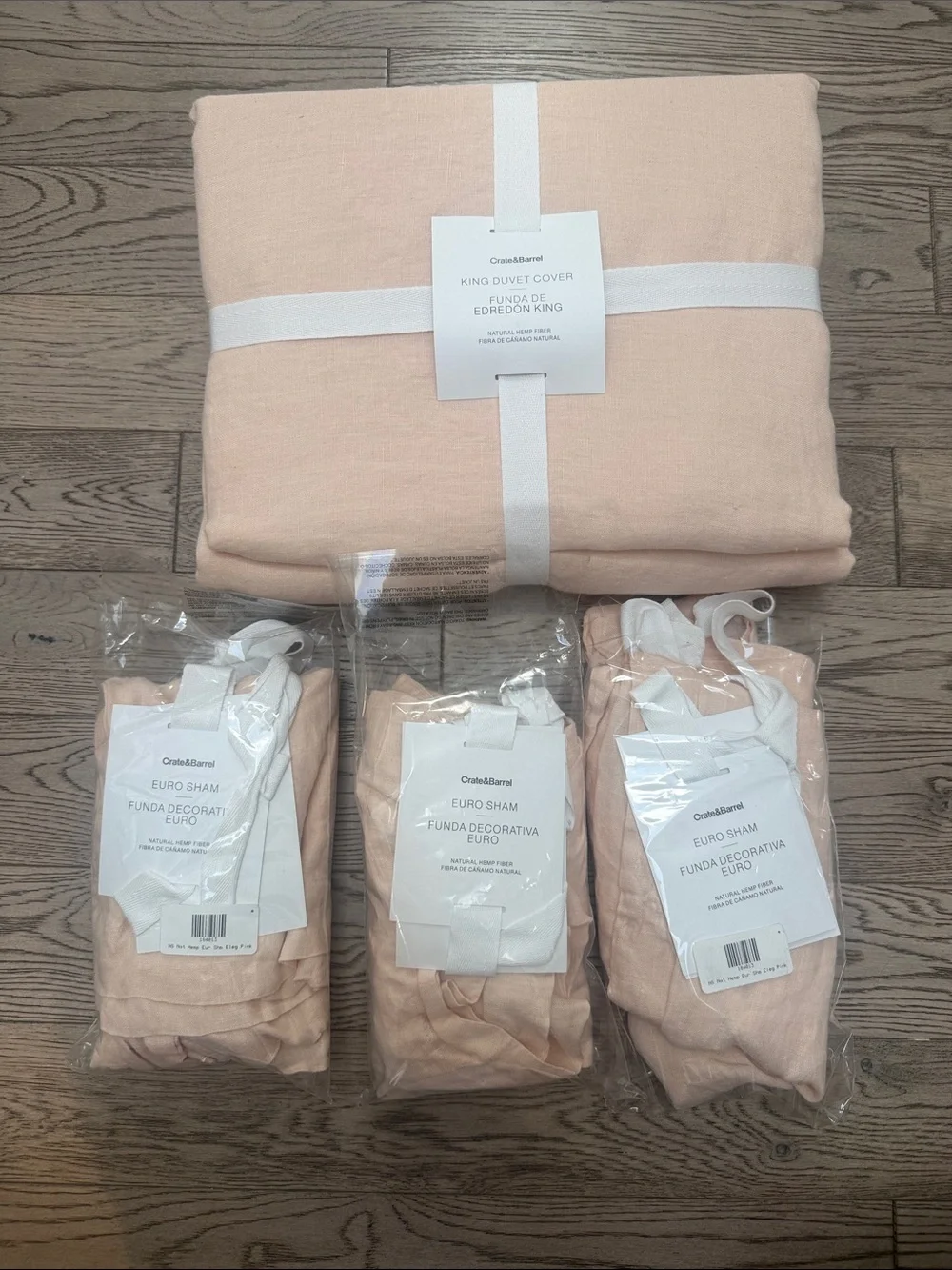 Crate&Barrel King Duvet Cover in Soft Pink - NWT plus 3 euro shams